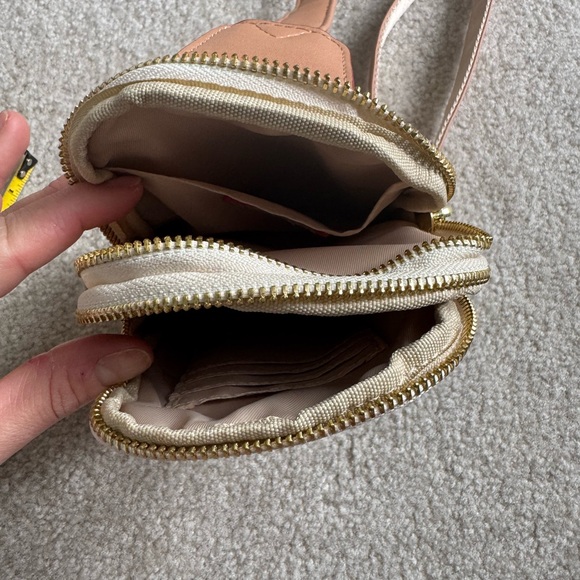 Geometric Patterned Sling bag - Picture 4 of 8